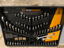 Load image into Gallery viewer, Like New SAE/Metric 72-Tooth Combination Ratcheting Wrench Tool Set (32-Piece)
